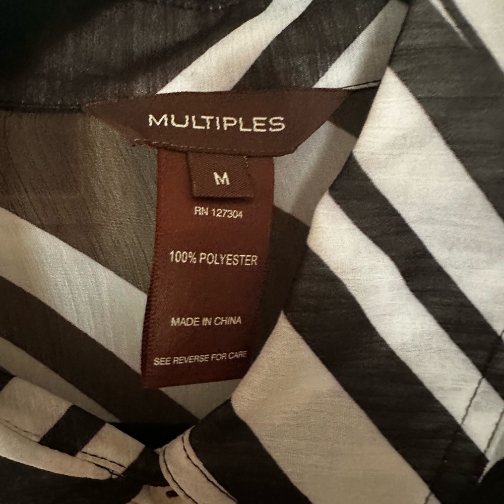 Multiples Size Medium Button Up Top. - image 4